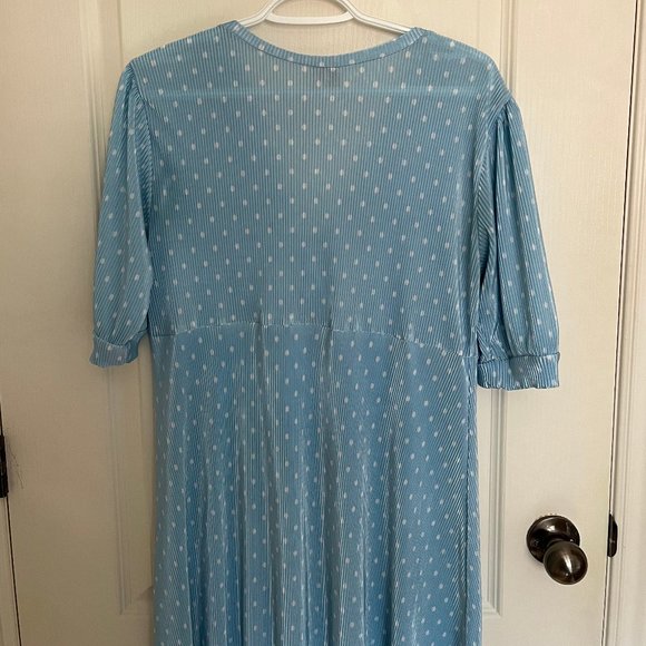 ASOS DESIGN Polka Dot Plisse Mini Tea Dress in Baby Blue - Picture 6 of 7